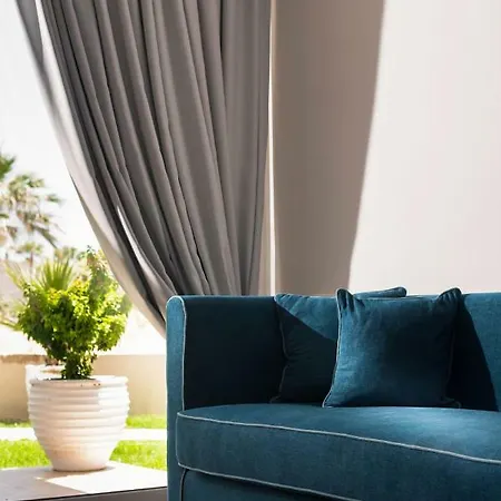 Ammos Boutique Apartments & Suites Hotell 3*
